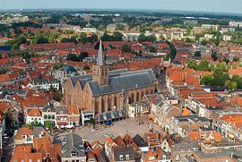 Malerisches Stadtbild von Amersfoort: St.-Georgs-Kirche und der Hof von Marco Hoogma