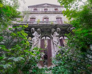 Frankrijk - verlaten kasteel van Gentleman of Decay