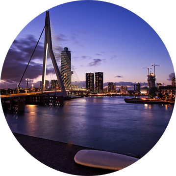 Erasmusbrug by night van Chris de Vogel