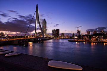 Erasmusbrücke bei Nacht von Chris de Vogel