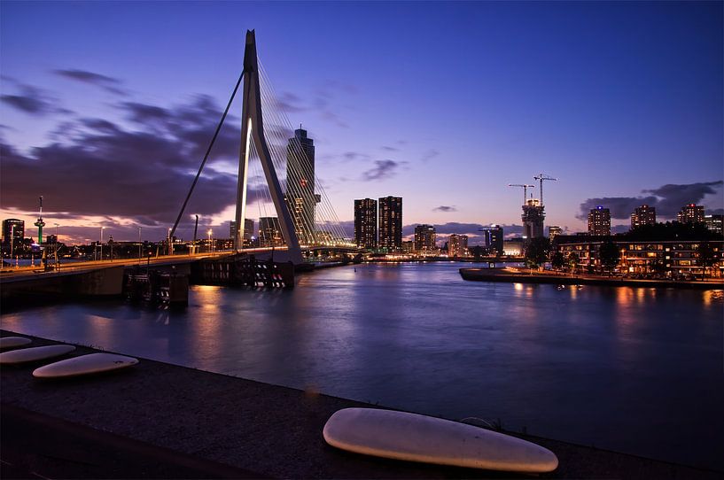 Erasmusbrug by night van Chris de Vogel