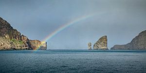De regenboog bij Drangarnir