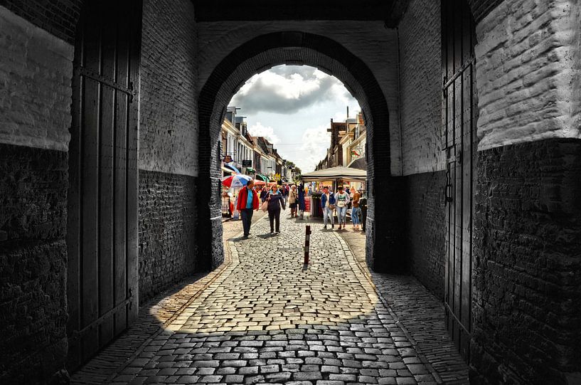 Door de Stadspoort par Leo Huijzer