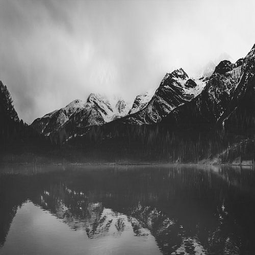 Reflecties van de Italiaanse Alpen in de winter