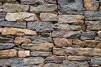 Natuurstenen muur