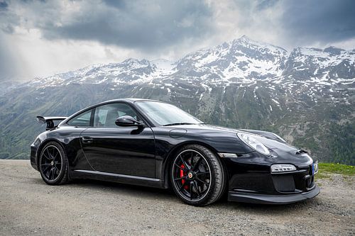 Porsche 911 GT3 sportwagen in de Alpen