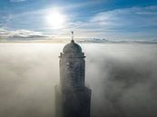 Peperbuskerktoren in Zwolle boven de mist van Sjoerd van der Wal Fotografie thumbnail