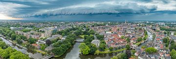 Stormwolken boven Zwolle tijdens een zomerse onweersbui