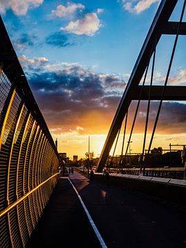 Contrasten Bij De  Hogeweidebrug van Martijn Wit