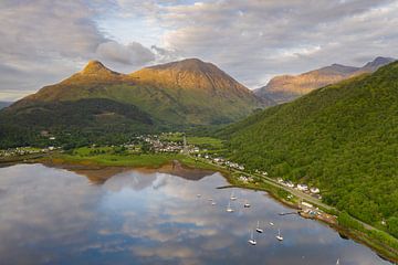 Scotland Isle of Skye Glencoe valley von Peter Haastrecht, van