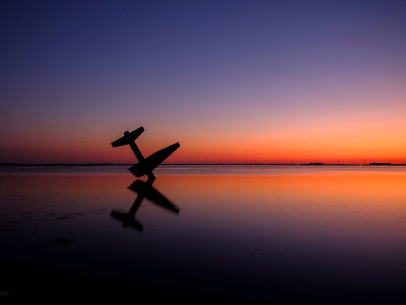 Monument to allied airmen by Eddy Westdijk