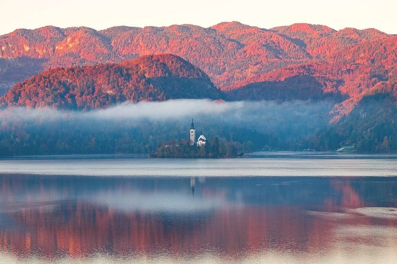 Herfst - Meer van Bled Slovenië van John Reinhard