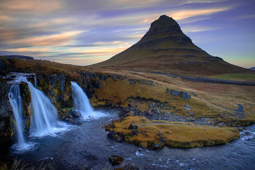 Kirkjufellsfoss with the Kirkjufell mountain in the background by Ken Costers