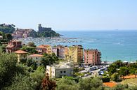 Lerici met haven en kasteel, een pittoresk dorpje in Ligurië, provincie La Spezia en een deel van de van Maren Winter thumbnail