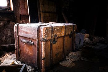 Verstopte stoffige kist - een overblijfsel uit het verleden