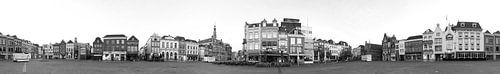 Panorama Bossche Markt II schwarzweiß von Leo van Valkenburg
