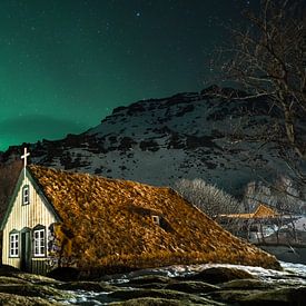 More ART In Nature -  Aurore boréale Hofskirkja Islande sur Martin Boshuisen - More ART In Nature