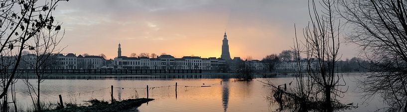 Panorama van de ochtendzon in Zutphen van Marcel Pietersen