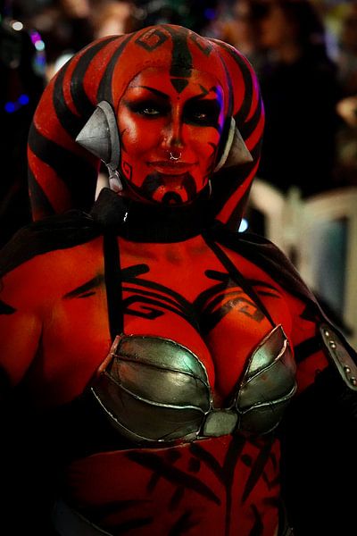 Portrait nocturne coloré du carnaval de Tenerife par Jos Voormolen
