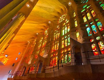 Farbenfrohe Sagrada Familia von Guido Akster
