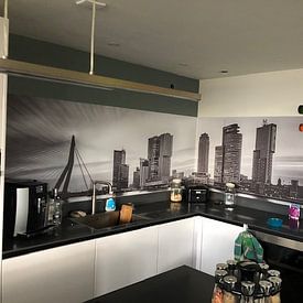 Klantfoto: Skyline van Rotterdam met de kop van zuid van eric van der eijk, als naadloos behang