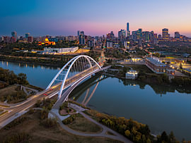 Edmonton ontwaakt aan de North Saskatchewan River van Thomas Röell