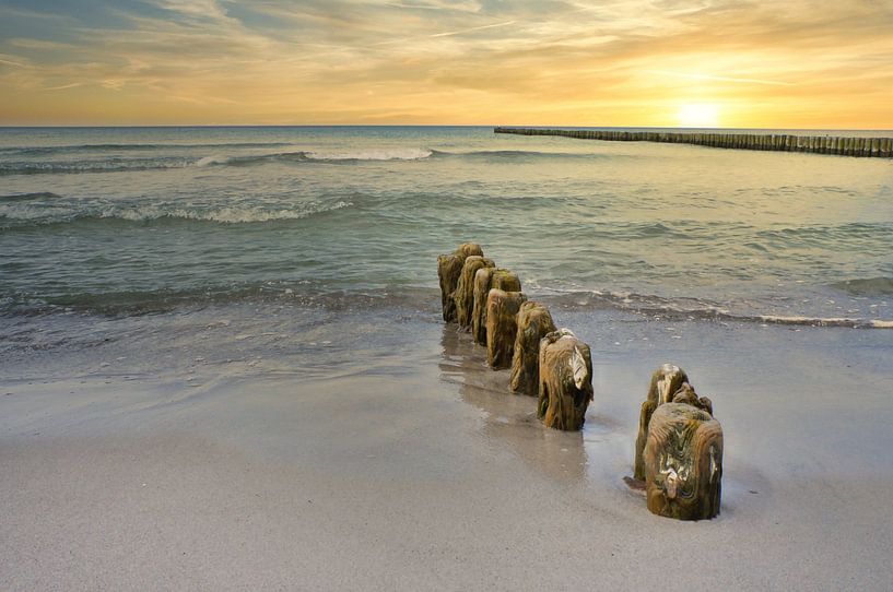 Sunset on the beach at Zingst, romantic by Martin Köbsch
