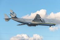 Imposante Antonov 225 vrachtvliegtuig. van Jaap van den Berg thumbnail