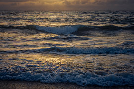 De l'or liquide – Les vagues de l'Atlantique au crépuscule sur Harald Bader Photography