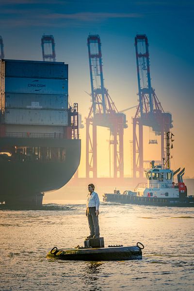 Hamburg Fotografie - Der Bojenmann im Hafen von Hamburg von Ingo Boelter