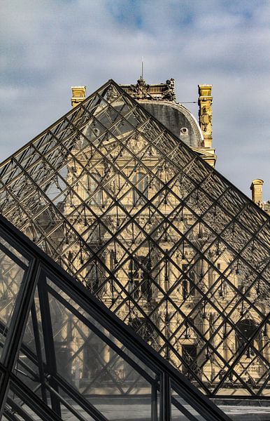 Louvre Museum by Hello Pompoyo