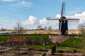 Windmolen aan de Bersche Maas in Heusden, Noord-Brabant, Nederland van WorldWidePhotoWeb