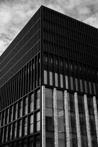 Ein quadratisches Gebäude mit scharfen Ecken | Amsterdam | Niederlande Reisefotografie