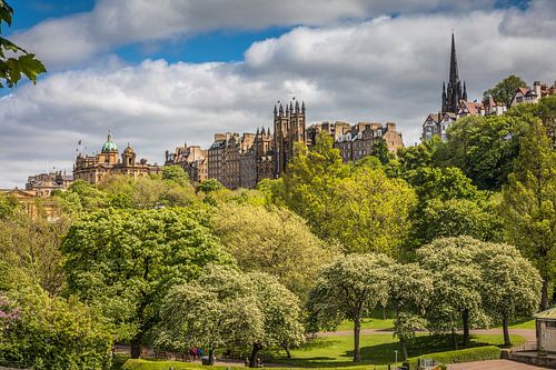 Uitzicht vanaf Princes Street Gardens naar de Old Town, Edinburgh