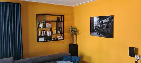 Lieu urbain artistique nu discret en noir