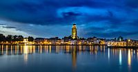 De belles formations nuageuses au-dessus de Deventer en soirée