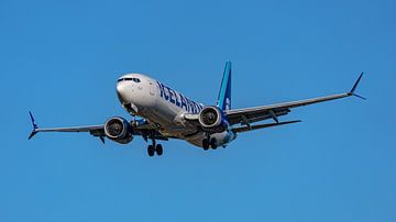 Avion de ligne Icelandair Boeing 737 MAX 8. sur Jaap van den Berg