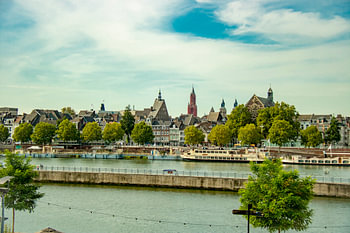 Skyline Maastricht, vanaf de Maas