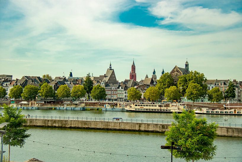Ligne d'horizon de Maastricht, depuis la rivière Maas par Mark Zoet
