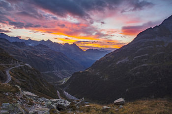 Sonnenaufgang am Sustenpass Schweiz Richtung Meiental