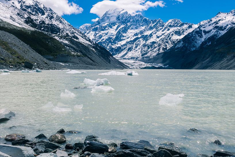 Gletsjermeer bij Mount Cook in Nieuw-Zeeland van Linda Schouw