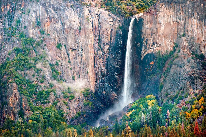 Bridalveil Fall im Herbst im Yosemite National Park von Marcel van Kammen