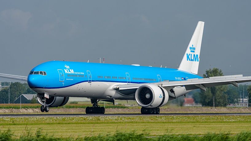 Landing KLM Boeing 777-300. by Jaap van den Berg