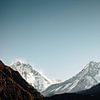 Eerste zonnestralen op Mount Everest en Mount Ama Dablam, Himalaya van Thea.Photo