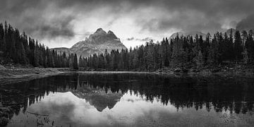 Sunrise at Lago d'Antorno in Black and White