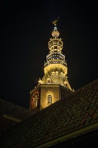 Wunderschön beleuchteter Turm des Rathauses von Zierikzee