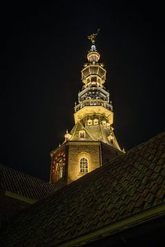 Wunderschön beleuchteter Turm des Rathauses von Zierikzee von Leon Okkenburg