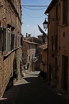 Doorkijksteegje in Toscane van BY MIRNA