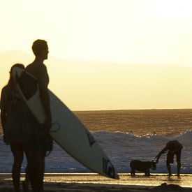 Der Surfer genießt die Aussicht von Mark Helmers