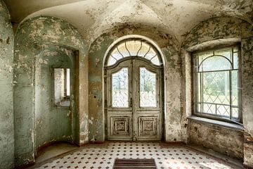 Closed Doors 1 van Kirsten Scholten